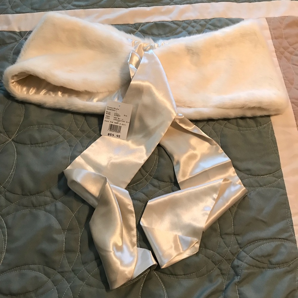 Shoulder wrap faux fur Ivory